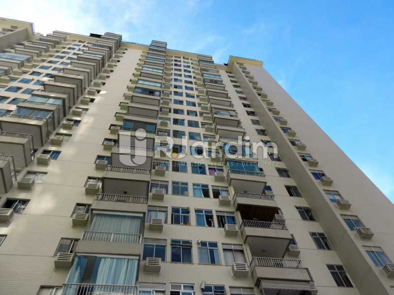 Conheça prédio do imóvel - Cobertura Duplex Barra da Tijuca 2 Quartos - LACO20112 - 28 prédio - Cobertura Duplex Barra da Tijuca 2 Quartos - LACO20112 - 28