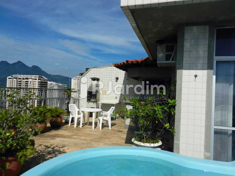 Conheça varanda segundo andar do imóvel - Cobertura Duplex Barra da Tijuca 2 Quartos - LACO20112 - 23 varanda segundo andar - Cobertura Duplex Barra da Tijuca 2 Quartos - LACO20112 - 23