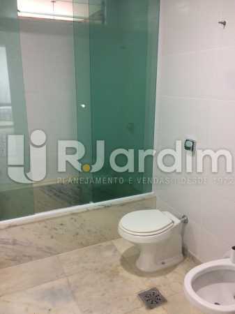 Conheça Banheiro social do imóvel - Apartamento Leblon 3 Quartos Aluguel - LAAP32301 - 13 Banheiro social - Apartamento Leblon 3 Quartos Aluguel - LAAP32301 - 13