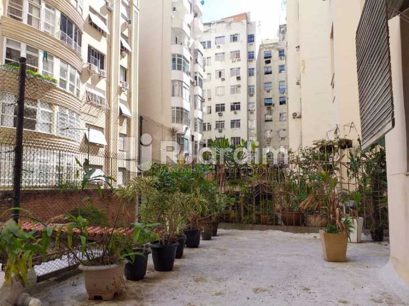 Conheça area externa do apt - frente do imóvel - apartamento com 3 quartos a uma quadra da praia - LAAP32302 - 1 area externa do apt - frente - apartamento com 3 quartos a uma quadra da praia - LAAP32302 - 1