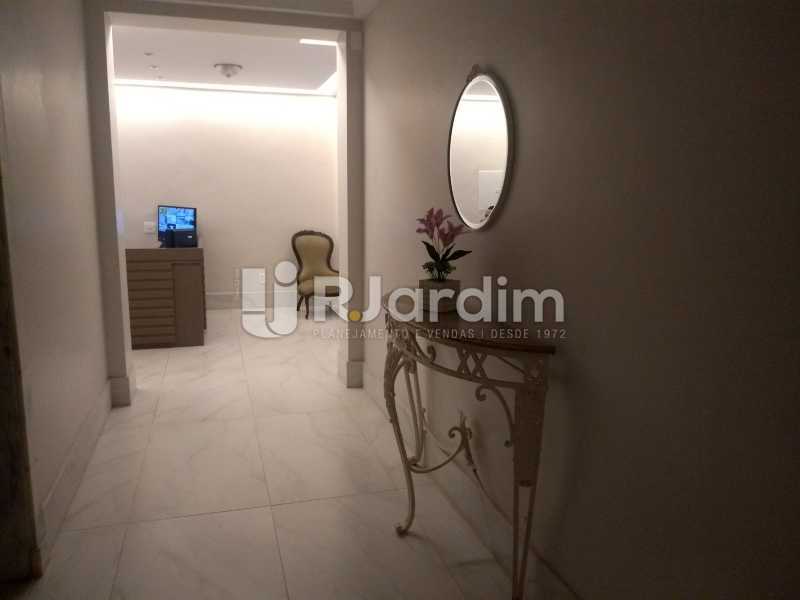 Conheça entrada social / portaria do imóvel - Apartamento Leme 4 Quartos - LAAP40843 - 7 entrada social / portaria - Apartamento Leme 4 Quartos - LAAP40843 - 7