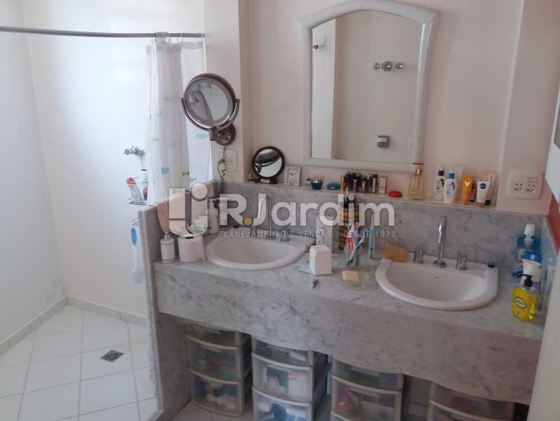 Conheça Banheiro suíte do imóvel - Apartamento Leblon 4 Quartos - LAAP40842 - 12 Banheiro suíte - Apartamento Leblon 4 Quartos - LAAP40842 - 12
