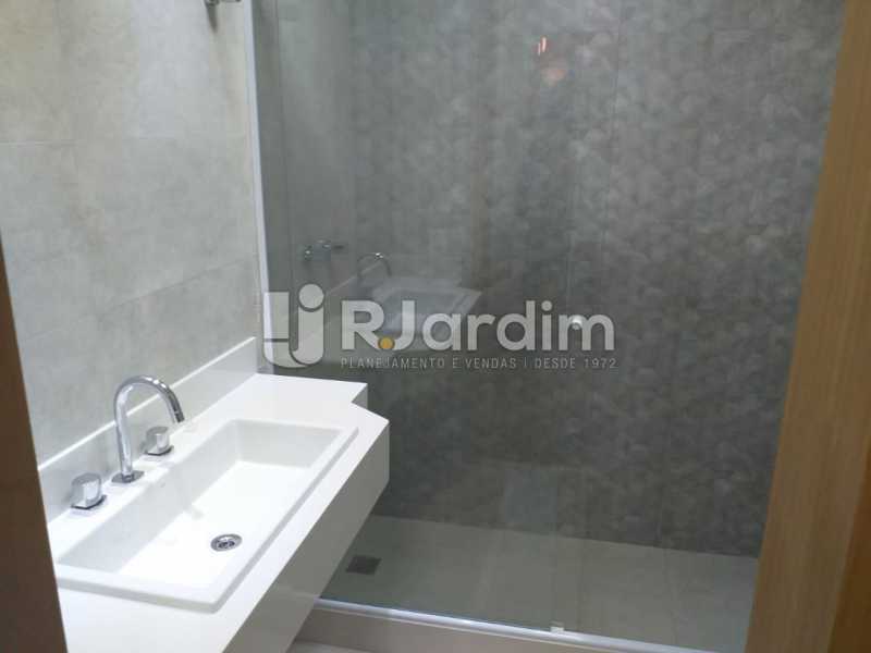 Conheça BANHEIRO SEUITE do imóvel - Apartamento - Padrão / Residencial / Leblon - LAAP32308 - 13 BANHEIRO SEUITE - Apartamento - Padrão / Residencial / Leblon - LAAP32308 - 13