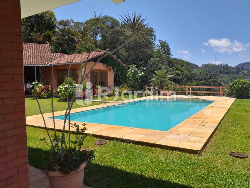 Conheça PISCINA (DETALHE 1 do imóvel - Casa em Condomínio Quitandinha Petrópolis - LACN50013 - 3 PISCINA (DETALHE 1 - Casa em Condomínio Quitandinha Petrópolis - LACN50013 - 3