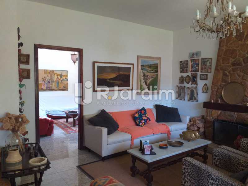 Conheça SALA DE ESTAR DETALHE 2 do imóvel - Casa em Condomínio Quitandinha Petrópolis - LACN50013 - 7 SALA DE ESTAR DETALHE 2 - Casa em Condomínio Quitandinha Petrópolis - LACN50013 - 7