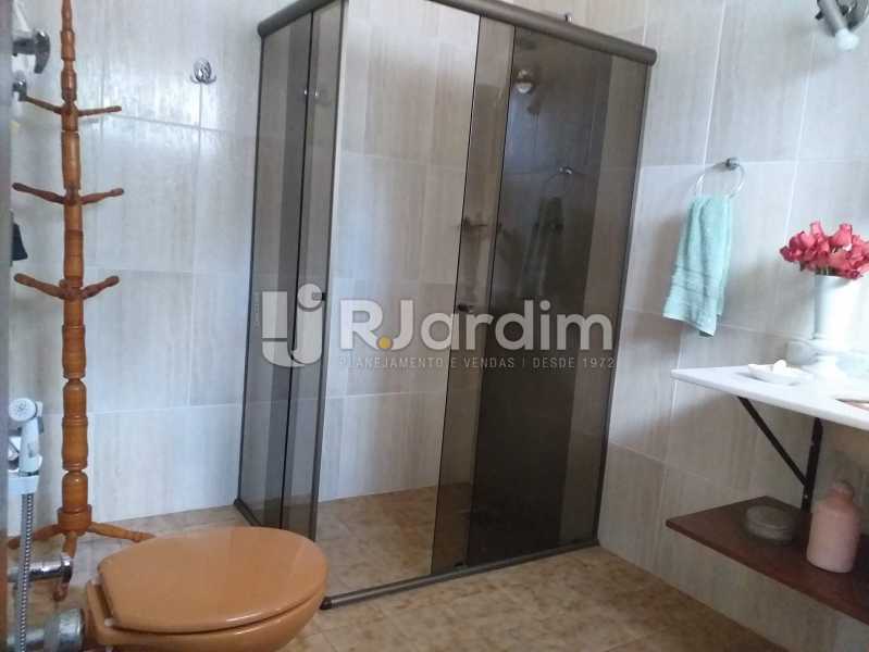 Conheça BANHEIRO DA SUITE 2 do imóvel - Casa em Condomínio Quitandinha Petrópolis - LACN50013 - 14 BANHEIRO DA SUITE 2 - Casa em Condomínio Quitandinha Petrópolis - LACN50013 - 14
