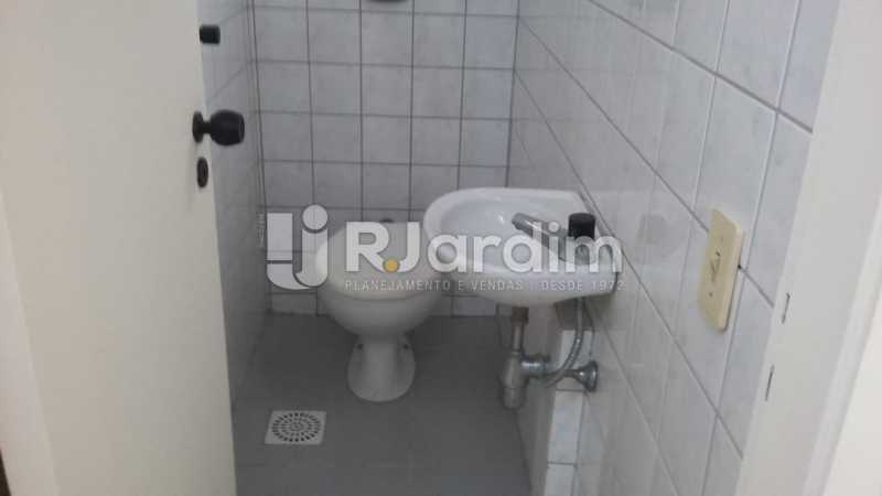 Conheça banheiro serviço do imóvel - Apartamento Jardim Botânico 3 Quartos - LAAP32314 - 29 banheiro serviço - Apartamento Jardim Botânico 3 Quartos - LAAP32314 - 29