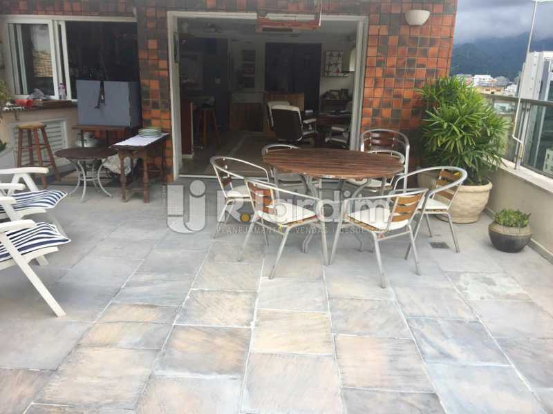 Conheça TERRAÇO 3 do imóvel - Cobertura Humaitá - LACO40200 - 8 TERRAÇO 3 - Cobertura Humaitá - LACO40200 - 8