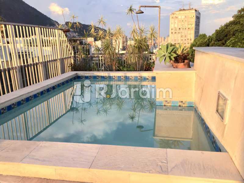 Conheça PISCINA COM DUCHA do imóvel - Cobertura Humaitá - LACO40200 - 20 PISCINA COM DUCHA - Cobertura Humaitá - LACO40200 - 20