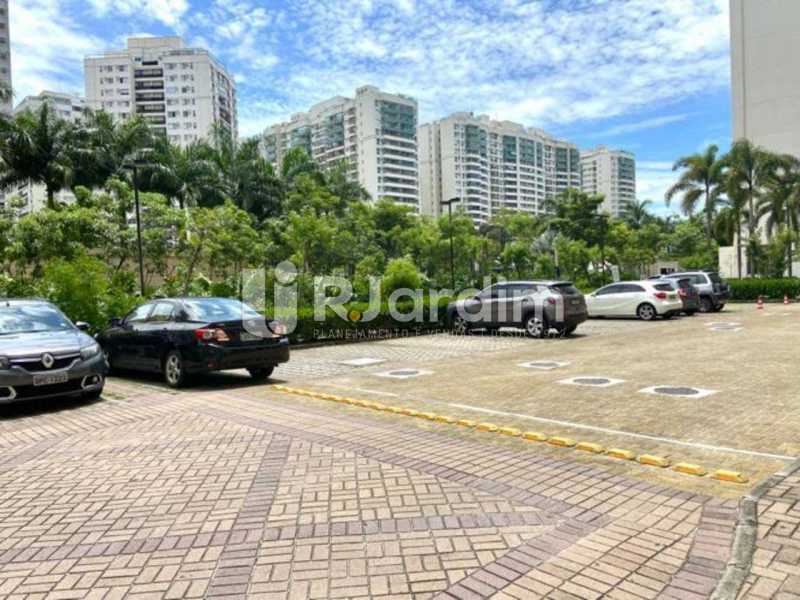 Conheça estacionamento visitantes do imóvel - Apartamento À Venda Avenida Vice Presidente Jose Alencar,Barra da Tijuca, Zona Oeste - Barra e Adjacentes,Rio de Janeiro - R$ 520.000 - LAAP21663 - 19 estacionamento visitantes - Apartamento À Venda Avenida Vice Presidente Jose Alencar,Barra da Tijuca, Zona Oeste - Barra e Adjacentes,Rio de Janeiro - R$ 520.000 - LAAP21663 - 19