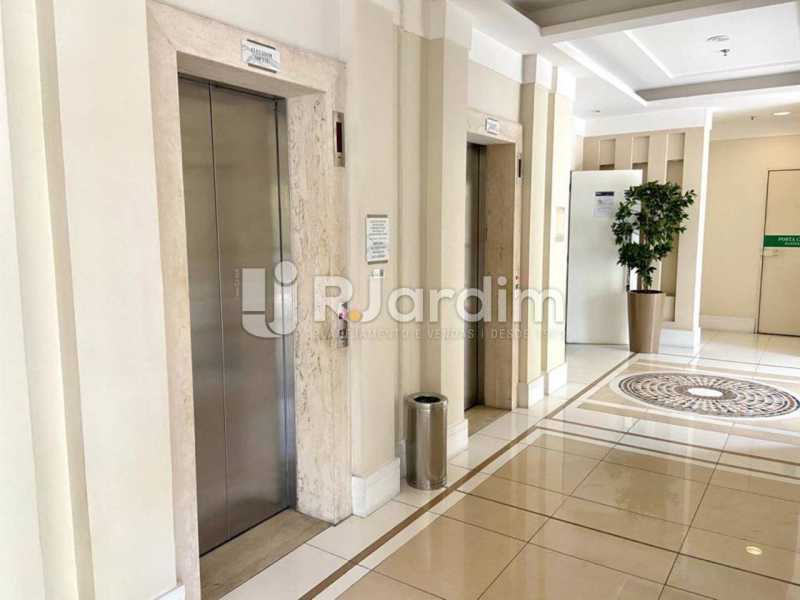 Conheça Hall de entrada do imóvel - Apartamento À Venda Avenida Vice Presidente Jose Alencar,Barra da Tijuca, Zona Oeste - Barra e Adjacentes,Rio de Janeiro - R$ 520.000 - LAAP21663 - 17 Hall de entrada - Apartamento À Venda Avenida Vice Presidente Jose Alencar,Barra da Tijuca, Zona Oeste - Barra e Adjacentes,Rio de Janeiro - R$ 520.000 - LAAP21663 - 17