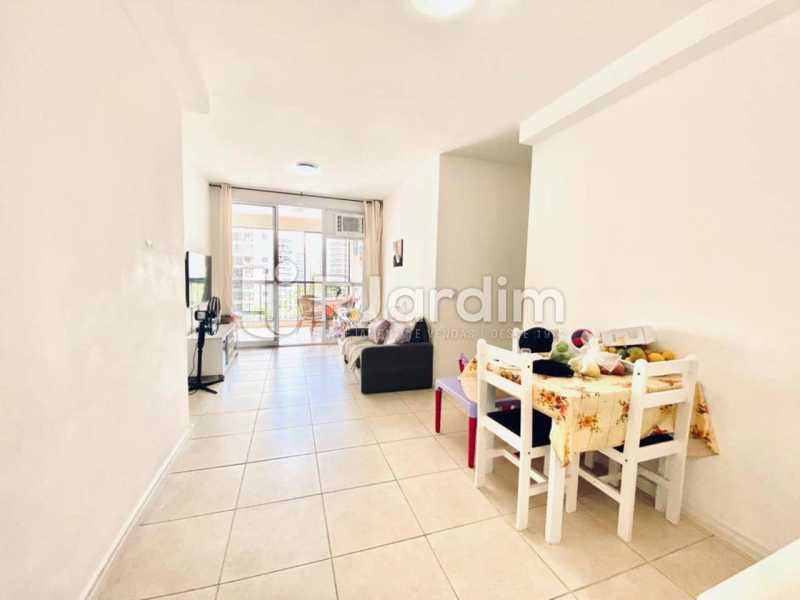Conheça sala do imóvel - Apartamento À Venda Avenida Vice Presidente Jose Alencar,Barra da Tijuca, Zona Oeste - Barra e Adjacentes,Rio de Janeiro - R$ 520.000 - LAAP21663 - 8 sala - Apartamento À Venda Avenida Vice Presidente Jose Alencar,Barra da Tijuca, Zona Oeste - Barra e Adjacentes,Rio de Janeiro - R$ 520.000 - LAAP21663 - 8
