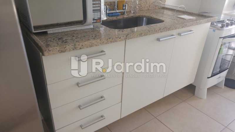 Conheça cozinha do imóvel - Apartamento À Venda Avenida Vice Presidente Jose Alencar,Barra da Tijuca, Zona Oeste - Barra e Adjacentes,Rio de Janeiro - R$ 520.000 - LAAP21663 - 15 cozinha - Apartamento À Venda Avenida Vice Presidente Jose Alencar,Barra da Tijuca, Zona Oeste - Barra e Adjacentes,Rio de Janeiro - R$ 520.000 - LAAP21663 - 15