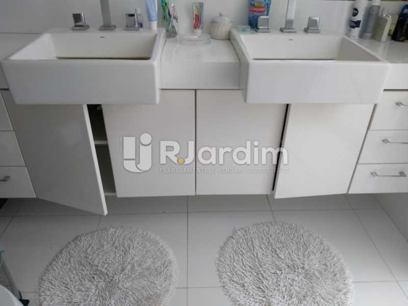 Conheça banheiro / suíte do imóvel - Apartamento Copacabana 3 Quartos - LAAP32317 - 16 banheiro / suíte - Apartamento Copacabana 3 Quartos - LAAP32317 - 16