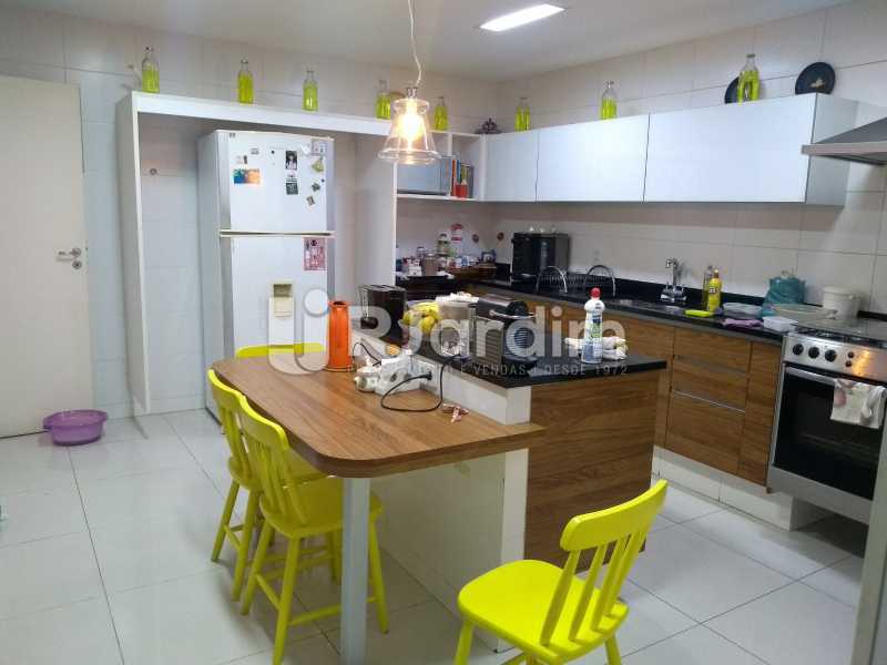 Conheça cozinha do imóvel - Apartamento Copacabana 3 Quartos - LAAP32317 - 20 cozinha - Apartamento Copacabana 3 Quartos - LAAP32317 - 20