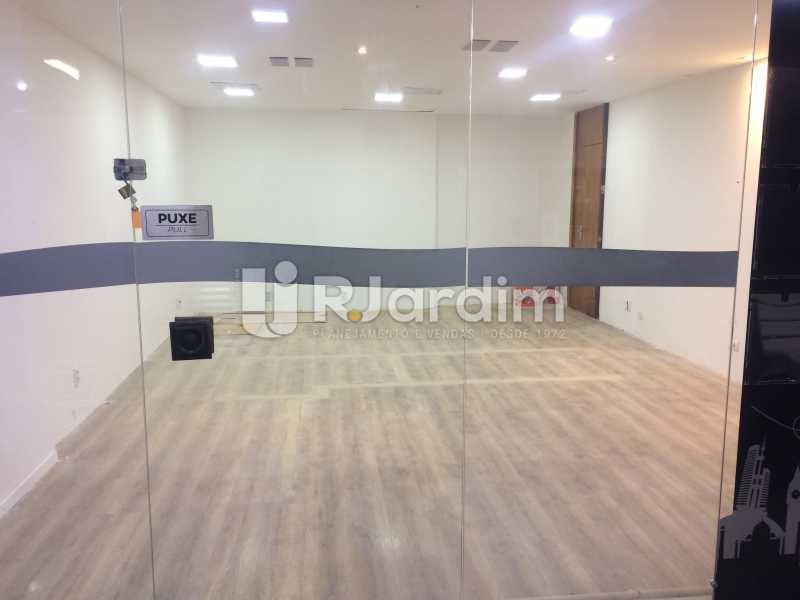 Conheça Visão de fora do imóvel - Sobreloja Comercial Leblon Aluguel - LASJ00012 - 3 Visão de fora - Sobreloja Comercial Leblon Aluguel - LASJ00012 - 3