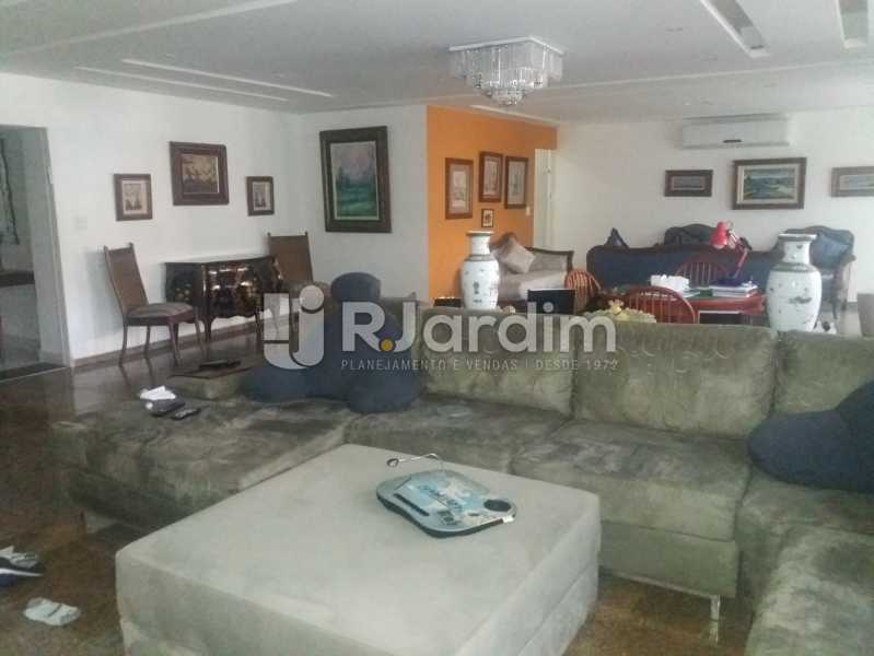 Conheça Sala, 1º piso do imóvel - Casa Gávea, Zona Sul,Rio de Janeiro, RJ À Venda, 7 Quartos, 900m² - LACA70001 - 1 Sala, 1º piso - Casa Gávea, Zona Sul,Rio de Janeiro, RJ À Venda, 7 Quartos, 900m² - LACA70001 - 1