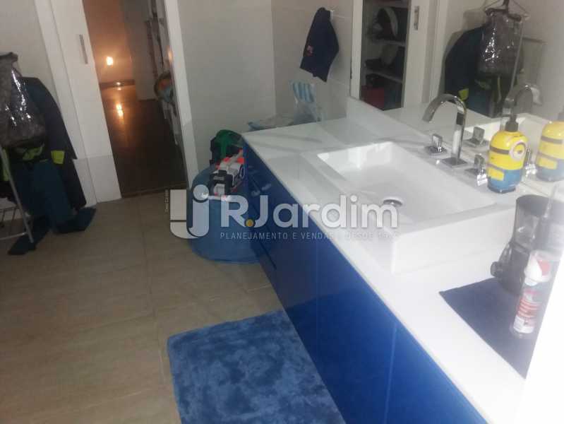 Conheça banheiro suíte do imóvel - Casa Gávea, Zona Sul,Rio de Janeiro, RJ À Venda, 7 Quartos, 900m² - LACA70001 - 9 banheiro suíte - Casa Gávea, Zona Sul,Rio de Janeiro, RJ À Venda, 7 Quartos, 900m² - LACA70001 - 9