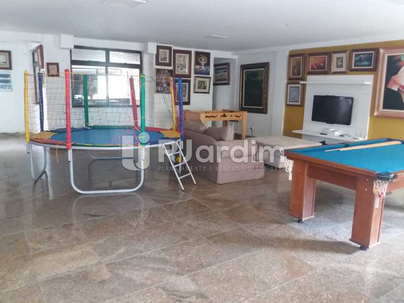 Conheça Salão 2º piso do imóvel - Casa Gávea, Zona Sul,Rio de Janeiro, RJ À Venda, 7 Quartos, 900m² - LACA70001 - 4 Salão 2º piso - Casa Gávea, Zona Sul,Rio de Janeiro, RJ À Venda, 7 Quartos, 900m² - LACA70001 - 4