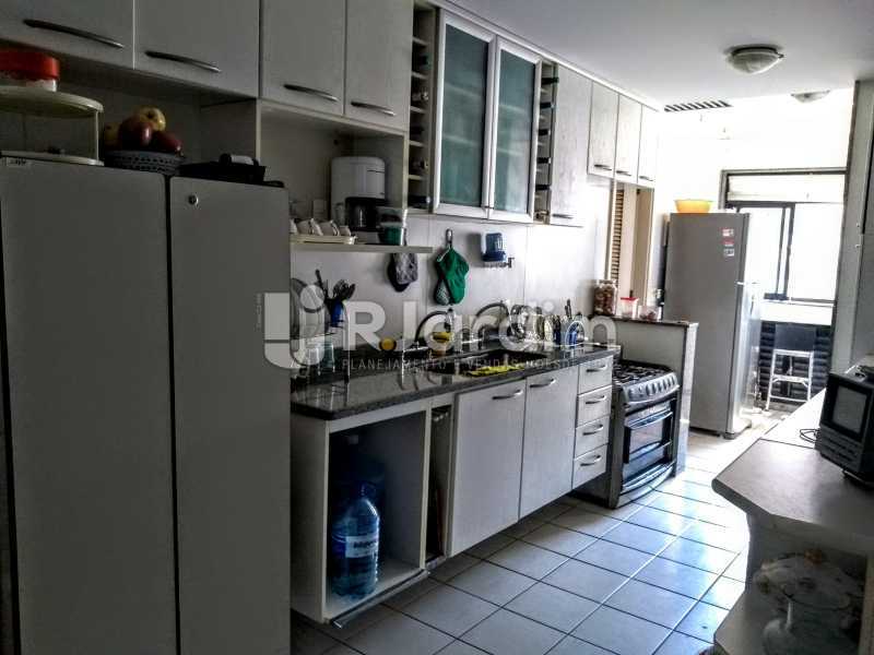 Conheça cozinha / área de serviço do imóvel - Apartamento Barra da Tijuca 4 Quartos - LAAP40849 - 19 cozinha / área de serviço - Apartamento Barra da Tijuca 4 Quartos - LAAP40849 - 19