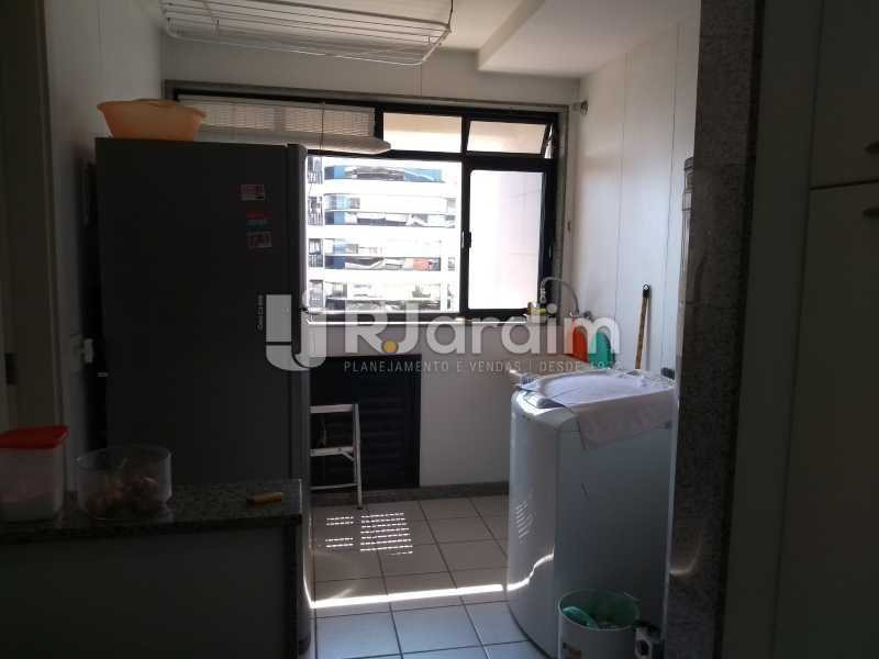 Conheça área de serviço do imóvel - Apartamento Barra da Tijuca 4 Quartos - LAAP40849 - 22 área de serviço - Apartamento Barra da Tijuca 4 Quartos - LAAP40849 - 22