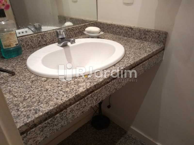 Conheça lavabo do imóvel - Apartamento Barra da Tijuca 4 Quartos - LAAP40849 - 23 lavabo - Apartamento Barra da Tijuca 4 Quartos - LAAP40849 - 23
