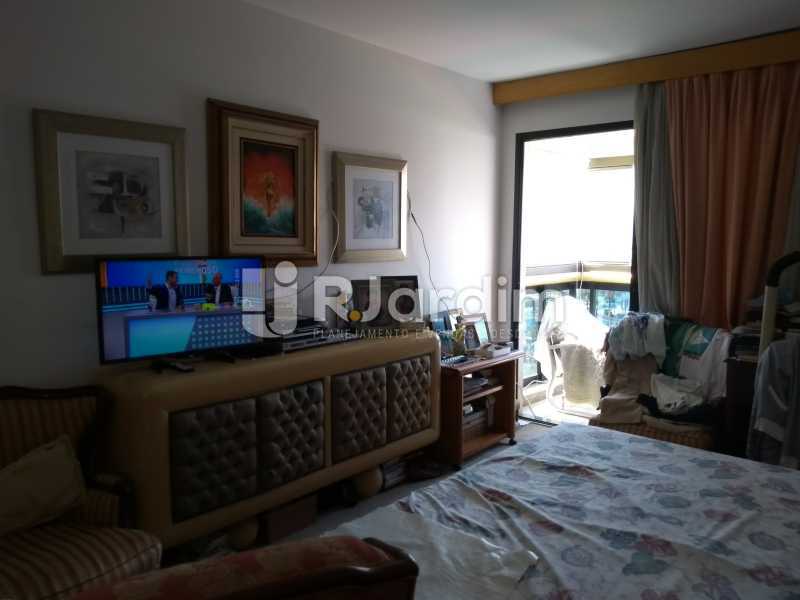 Conheça suíte / varanda do imóvel - Apartamento Barra da Tijuca 4 Quartos - LAAP40849 - 15 suíte / varanda - Apartamento Barra da Tijuca 4 Quartos - LAAP40849 - 15