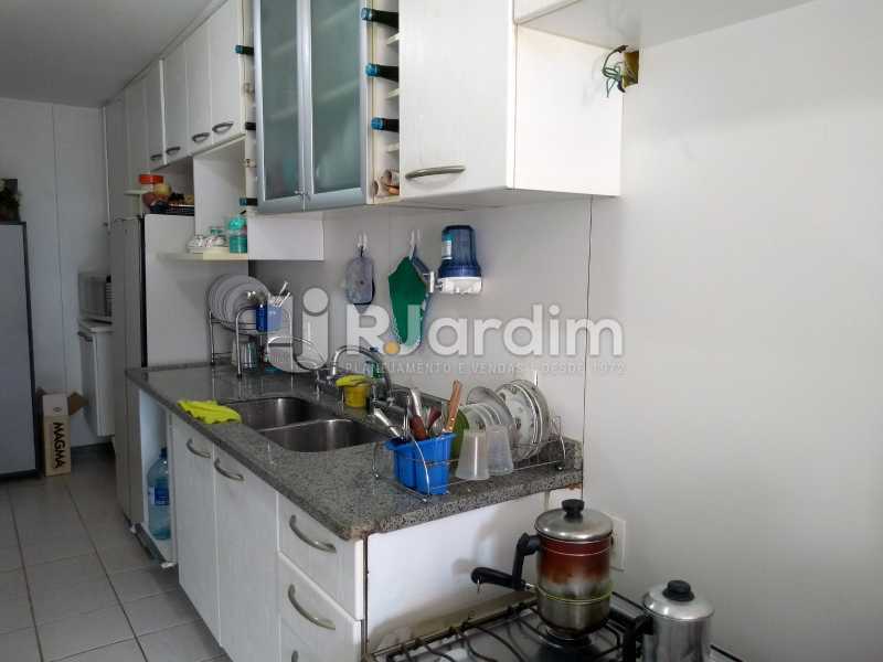 Conheça cozinha do imóvel - Apartamento Barra da Tijuca 4 Quartos - LAAP40849 - 20 cozinha - Apartamento Barra da Tijuca 4 Quartos - LAAP40849 - 20