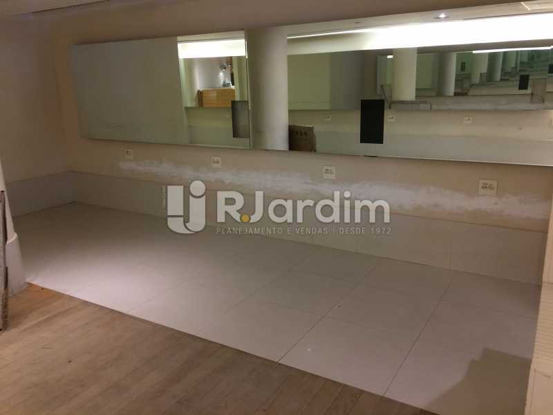 Conheça Espaço espelhado do imóvel - Loja Leblon, Zona Sul,Rio de Janeiro, RJ Para Alugar, 155m² - LALJ00153 - 7 Espaço espelhado - Loja Leblon, Zona Sul,Rio de Janeiro, RJ Para Alugar, 155m² - LALJ00153 - 7