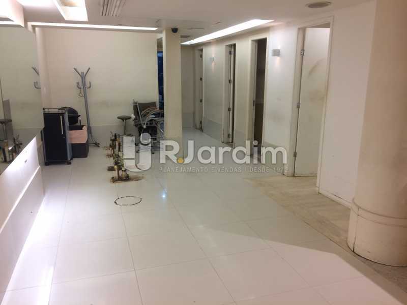 Conheça Fundos do imóvel - Loja Leblon, Zona Sul,Rio de Janeiro, RJ Para Alugar, 155m² - LALJ00153 - 10 Fundos - Loja Leblon, Zona Sul,Rio de Janeiro, RJ Para Alugar, 155m² - LALJ00153 - 10