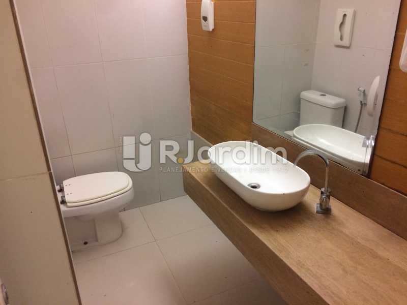 Conheça Banheiro do imóvel - Loja Leblon, Zona Sul,Rio de Janeiro, RJ Para Alugar, 155m² - LALJ00153 - 17 Banheiro - Loja Leblon, Zona Sul,Rio de Janeiro, RJ Para Alugar, 155m² - LALJ00153 - 17