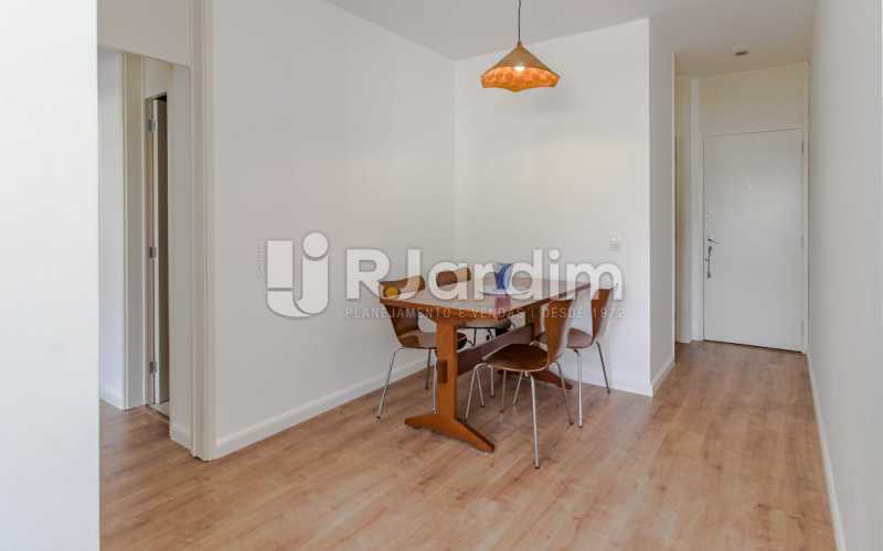 Conheça sala do imóvel - Apartamento Jardim Botânico 2 Quartos - LAAP21677 - 9 sala - Apartamento Jardim Botânico 2 Quartos - LAAP21677 - 9