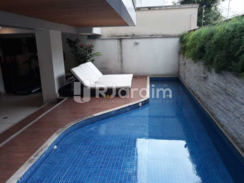 Conheça Piscina do imóvel - Apartamento Humaitá 3 suítes - LAAP32337 - 26 Piscina - Apartamento Humaitá 3 suítes - LAAP32337 - 26