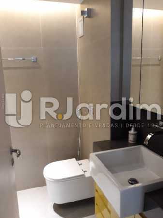 Conheça Banheiro canadense do imóvel - Apartamento Humaitá 3 suítes - LAAP32337 - 17 Banheiro canadense - Apartamento Humaitá 3 suítes - LAAP32337 - 17