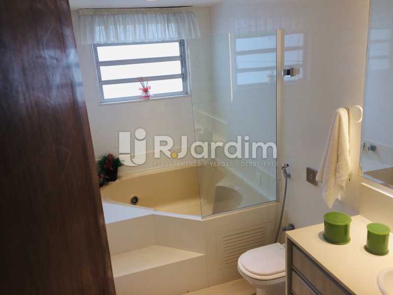 Conheça Banheiro social do imóvel - Apartamento Leblon 3 Quartos - LAAP32338 - 14 Banheiro social - Apartamento Leblon 3 Quartos - LAAP32338 - 14