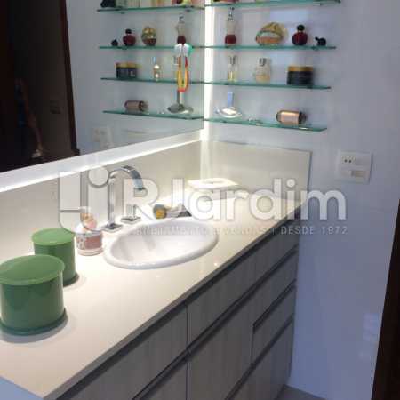 Conheça Banheiro social do imóvel - Apartamento Leblon 3 Quartos - LAAP32338 - 16 Banheiro social - Apartamento Leblon 3 Quartos - LAAP32338 - 16