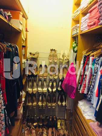 Conheça Closet suíte do imóvel - Apartamento Leblon 3 Quartos - LAAP32338 - 20 Closet suíte - Apartamento Leblon 3 Quartos - LAAP32338 - 20