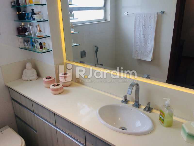 Conheça Banheiro suíte do imóvel - Apartamento Leblon 3 Quartos - LAAP32338 - 23 Banheiro suíte - Apartamento Leblon 3 Quartos - LAAP32338 - 23