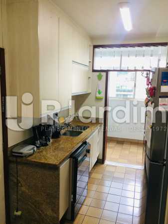 Conheça Copa-cozinha do imóvel - Apartamento Leblon 3 Quartos - LAAP32338 - 26 Copa-cozinha - Apartamento Leblon 3 Quartos - LAAP32338 - 26