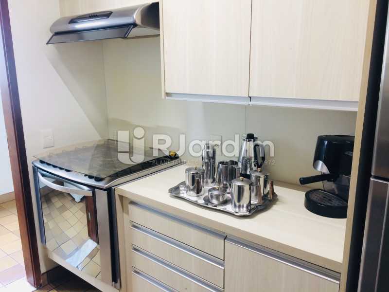 Conheça Copa-cozinha do imóvel - Apartamento Leblon 3 Quartos - LAAP32338 - 27 Copa-cozinha - Apartamento Leblon 3 Quartos - LAAP32338 - 27