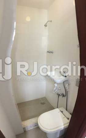Conheça Banheiro de serviço do imóvel - Apartamento Leblon 3 Quartos - LAAP32338 - 31 Banheiro de serviço - Apartamento Leblon 3 Quartos - LAAP32338 - 31