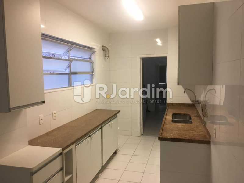 Conheça Cozinha do imóvel - Apartamento Rua José Linhares,Leblon, Zona Sul,Rio de Janeiro, RJ Para Alugar, 4 Quartos, 200m² - LAAP40851 - 19 Cozinha - Apartamento Rua José Linhares,Leblon, Zona Sul,Rio de Janeiro, RJ Para Alugar, 4 Quartos, 200m² - LAAP40851 - 19