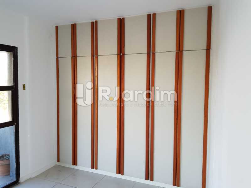 Conheça Quarto com armário do imóvel - Apartamento Avenida Lúcio Costa,Barra da Tijuca, Zona Oeste - Barra e Adjacentes,Rio de Janeiro, RJ À Venda, 1 Quarto, 72m² - LAAP10426 - 13 Quarto com armário - Apartamento Avenida Lúcio Costa,Barra da Tijuca, Zona Oeste - Barra e Adjacentes,Rio de Janeiro, RJ À Venda, 1 Quarto, 72m² - LAAP10426 - 13