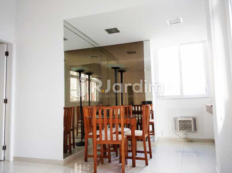 Conheça sala de estar do imóvel - Apartamento para alugar Avenida Rainha Elizabeth da Bélgica,Copacabana, Zona Sul,Rio de Janeiro - R$ 3.400 - LAAP32388 - 5 sala de estar - Apartamento para alugar Avenida Rainha Elizabeth da Bélgica,Copacabana, Zona Sul,Rio de Janeiro - R$ 3.400 - LAAP32388 - 5