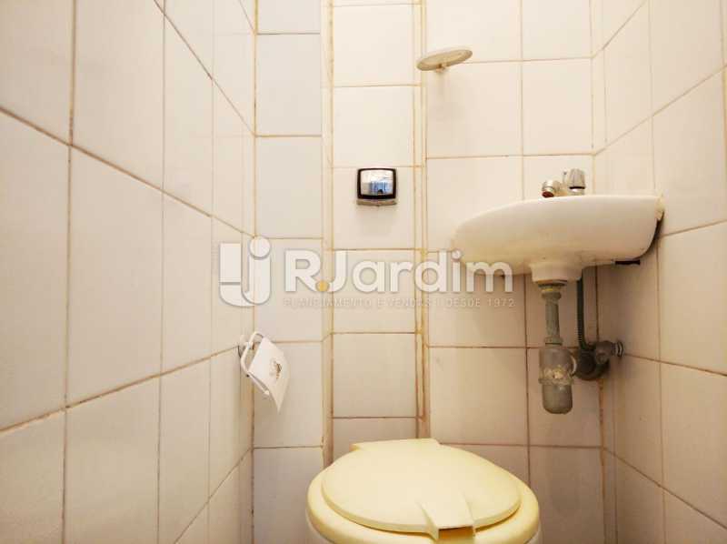 Conheça banheiro de serviço do imóvel - Apartamento para alugar Avenida Rainha Elizabeth da Bélgica,Copacabana, Zona Sul,Rio de Janeiro - R$ 3.400 - LAAP32388 - 18 banheiro de serviço - Apartamento para alugar Avenida Rainha Elizabeth da Bélgica,Copacabana, Zona Sul,Rio de Janeiro - R$ 3.400 - LAAP32388 - 18