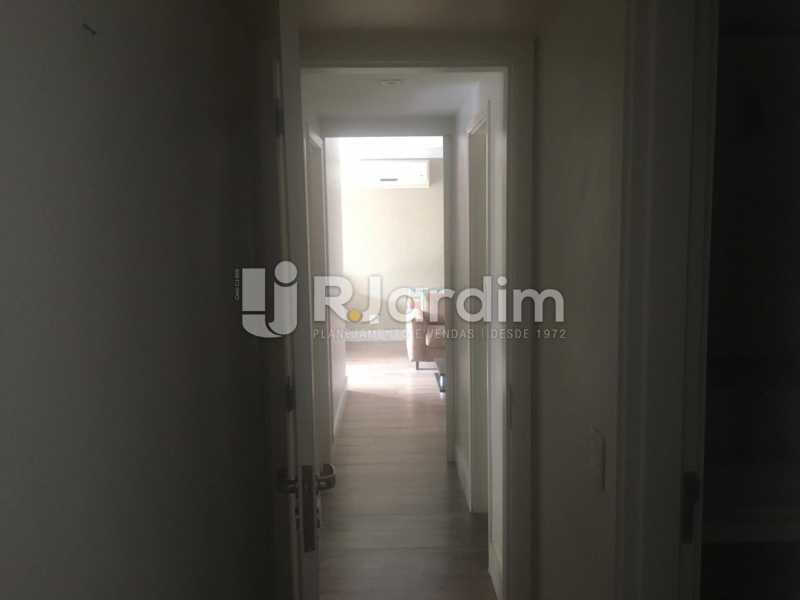 Conheça Circulação do imóvel - Apartamento para alugar Rua Leite Leal,Laranjeiras, Zona Sul,Rio de Janeiro - R$ 4.800 - LAAP32389 - 17 Circulação - Apartamento para alugar Rua Leite Leal,Laranjeiras, Zona Sul,Rio de Janeiro - R$ 4.800 - LAAP32389 - 17