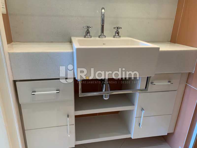 Conheça Banheiro com armário do imóvel - Apartamento à venda Rua Marquês de São Vicente,Gávea, Zona Sul,Rio de Janeiro - R$ 1.150.000 - LAAP10430 - 9 Banheiro com armário - Apartamento à venda Rua Marquês de São Vicente,Gávea, Zona Sul,Rio de Janeiro - R$ 1.150.000 - LAAP10430 - 9
