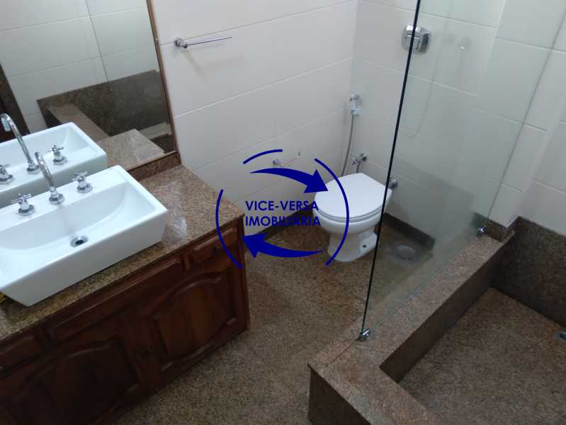 Conheça Banheiro do imóvel - Excelente apartamento com 128m² (salão, 3quartos, dependências, garagem), no melhor ponto da Rua das Laranjeiras, ao lado do Instituto Nacional de Educação dos Surdos. - 1029 - 25 Banheiro - Excelente apartamento com 128m² (salão, 3quartos, dependências, garagem), no melhor ponto da Rua das Laranjeiras, ao lado do Instituto Nacional de Educação dos Surdos. - 1029 - 25