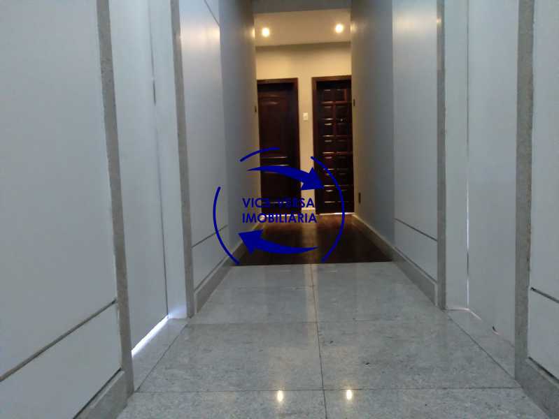 Conheça Hall social do imóvel - Excelente apartamento com 128m² (salão, 3quartos, dependências, garagem), no melhor ponto da Rua das Laranjeiras, ao lado do Instituto Nacional de Educação dos Surdos. - 1029 - 27 Hall social - Excelente apartamento com 128m² (salão, 3quartos, dependências, garagem), no melhor ponto da Rua das Laranjeiras, ao lado do Instituto Nacional de Educação dos Surdos. - 1029 - 27