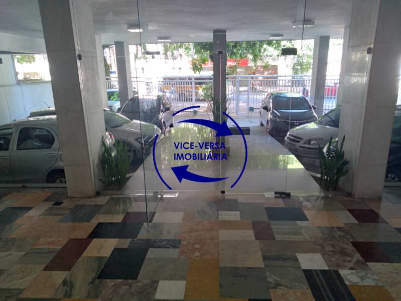 Conheça Garagem do imóvel - Excelente apartamento com 128m² (salão, 3quartos, dependências, garagem), no melhor ponto da Rua das Laranjeiras, ao lado do Instituto Nacional de Educação dos Surdos. - 1029 - 28 Garagem - Excelente apartamento com 128m² (salão, 3quartos, dependências, garagem), no melhor ponto da Rua das Laranjeiras, ao lado do Instituto Nacional de Educação dos Surdos. - 1029 - 28